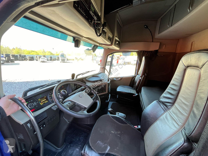 Kamion Volvo 8x4/4 FOR SALE AS CHASSIS !