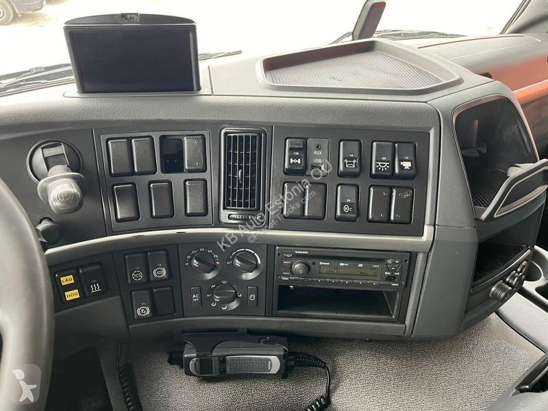 Camion Volvo 330 4x2 BOX L=7533 mm