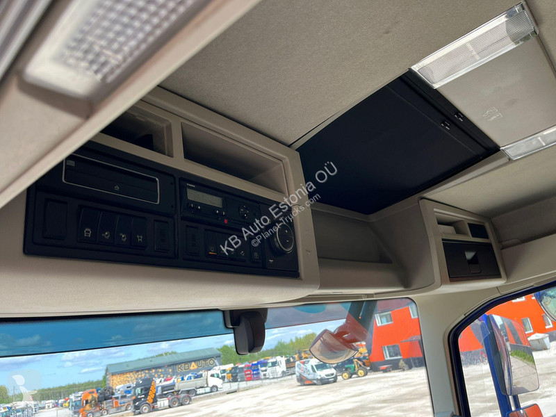Kamion Volvo 750 6x4 RETARDER / TANDEM AXLE...