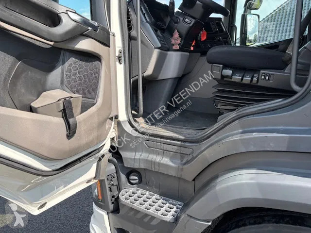 Camion Scania P280 Closed box taillift 2000 kg...