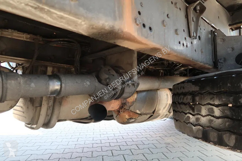 Kamion Scania R143-420 V8 EFFER 8200 Kraan -...