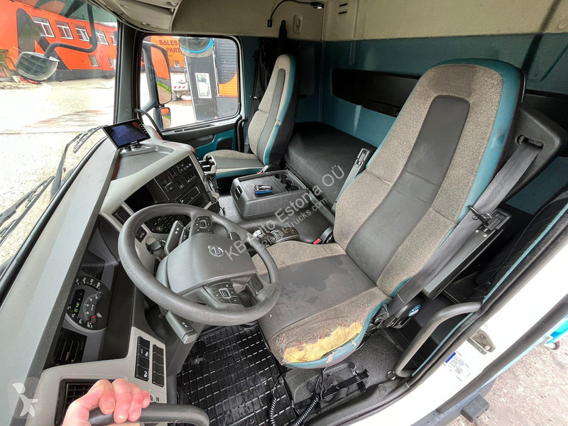 Lastbil Volvo 330 4x2 BOX L=7694 mm