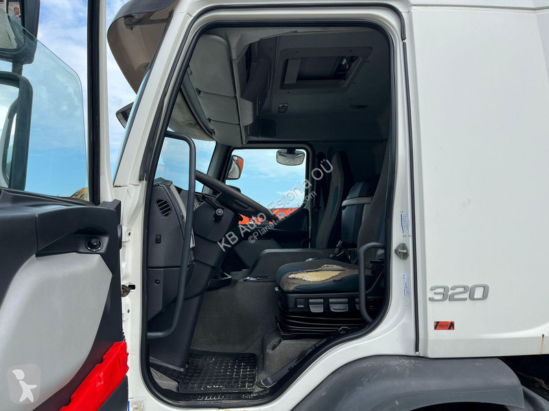 Camion Volvo 320 4x2 BOX L=7623 mm