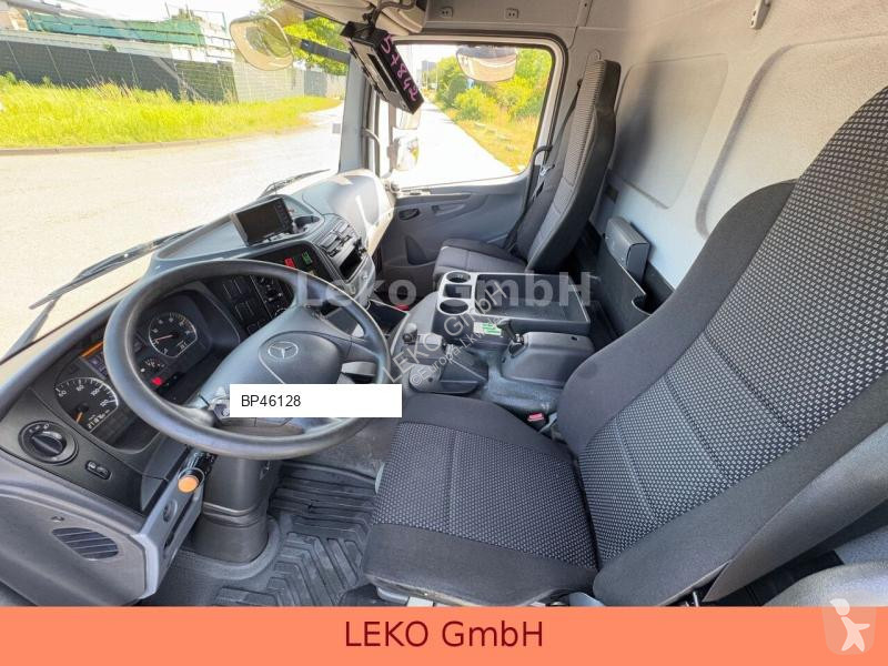 Kamion Mercedes 1024