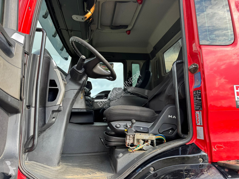 Kamion MAN 32.400 6x6 Kipper with Crane