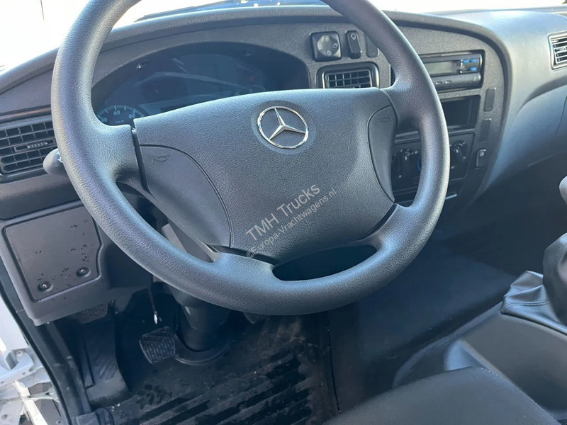 Lastbil Mercedes Accelo 915 4x2 latbed with...