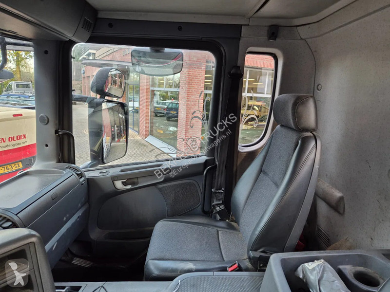 Camion Scania P 420 8x2. manuel gearbox.