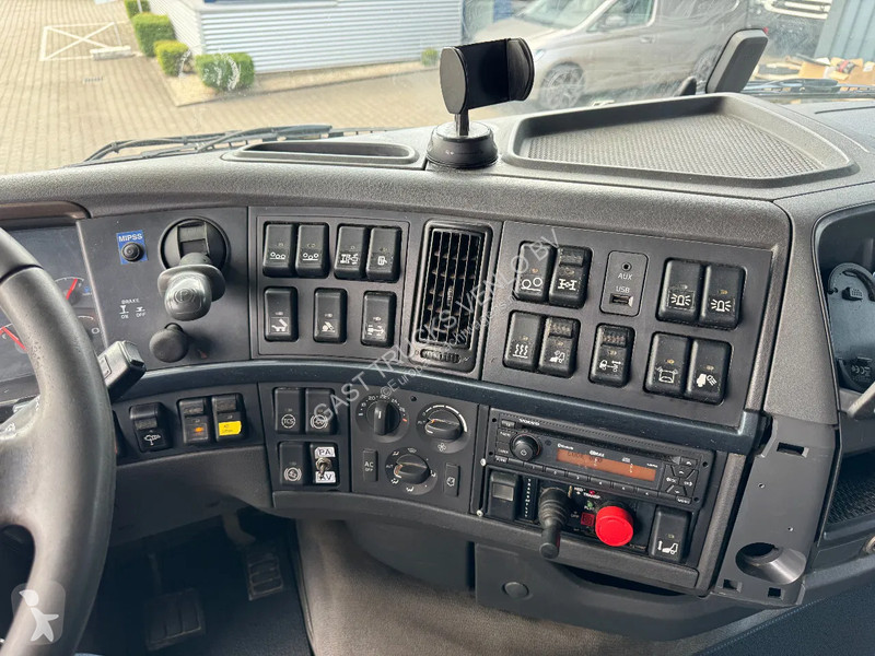 Kamion Volvo 16700 6x4 Tipper And Tractor Combi...