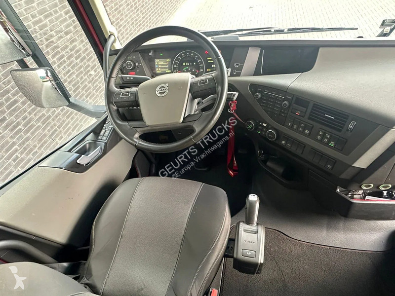 Lastbil Volvo 500 8X2F R BAKWAGEN MET FASSI...