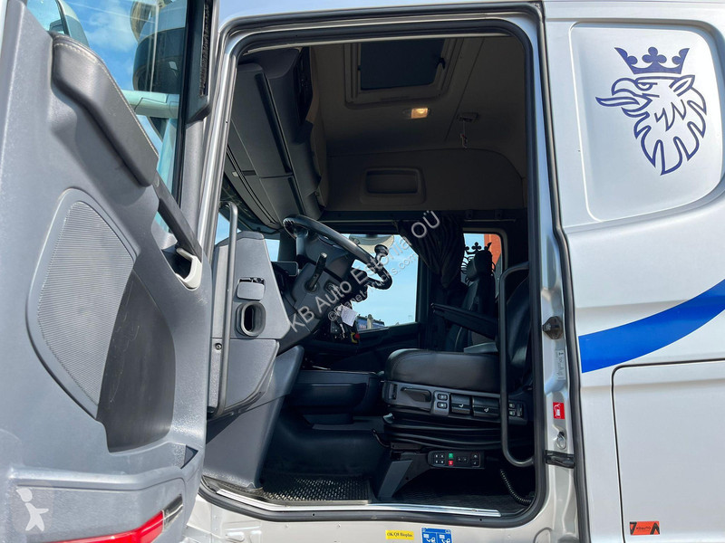Vrachtwagen Scania R 520 8x4*4 RETARDER / BOX...