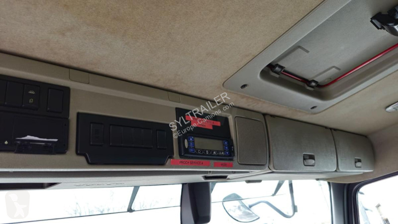شاحنة Volvo 380  (LOCATION / RENT)