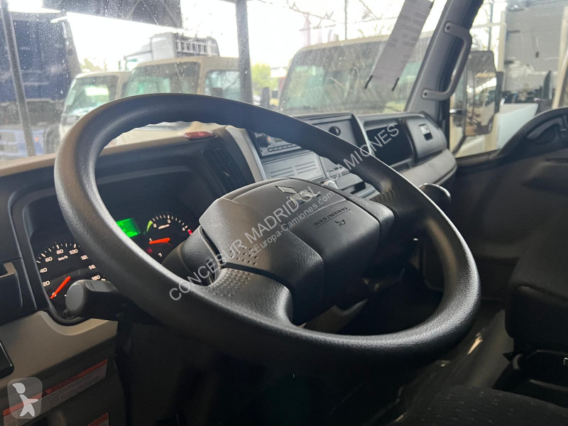 شاحنة Fuso 3.6 Ton 3C15 Paquetero con trampilla