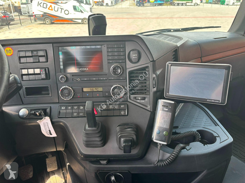 شاحنة Mercedes 3251 8x4 BOX L=6155 mm