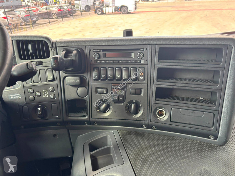 شاحنة Scania P 320 4x2 BOX =7578 mm