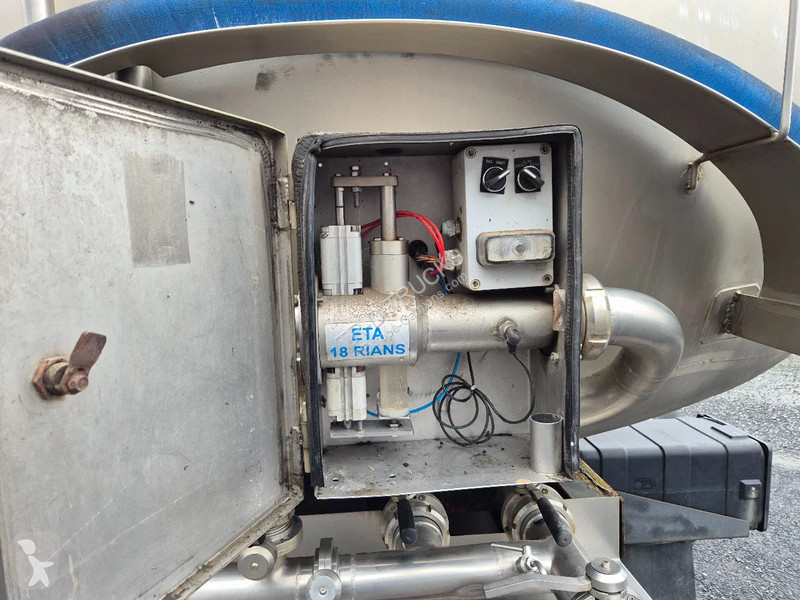 شاحنة Renault 320 DXI - 11000L INSULATED INOX...