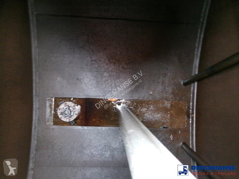 شاحنة Volvo 240 4x2 RHD fuel tank 13 m3 / 4 comp