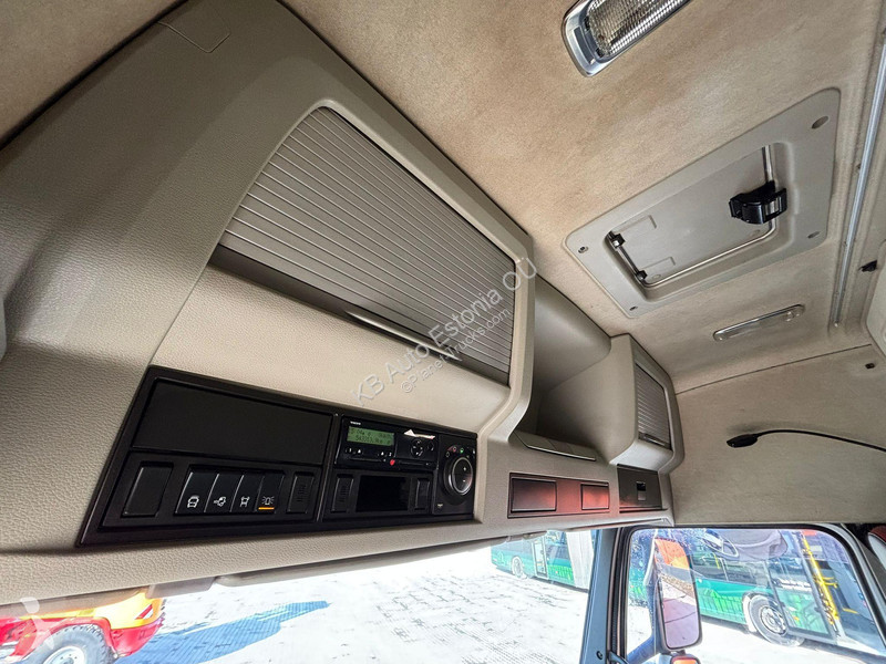 شاحنة Volvo 500 8x4*4 HIAB XR 20 / L=5600 mm