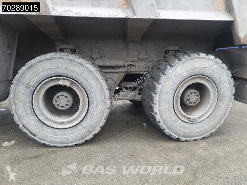 شاحنة Volvo 520  8X4 32m3 AJK Pusher Big-Axle...