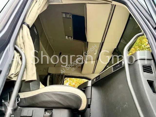 Camion Volvo 16750 6x4/Kran Epsilon...