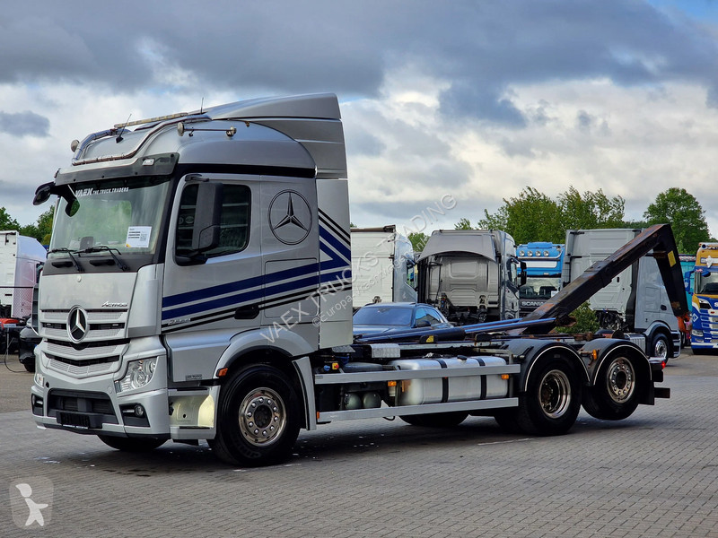 Camion Mercedes 2558 6x2 - AJK Hooklift 20T -...