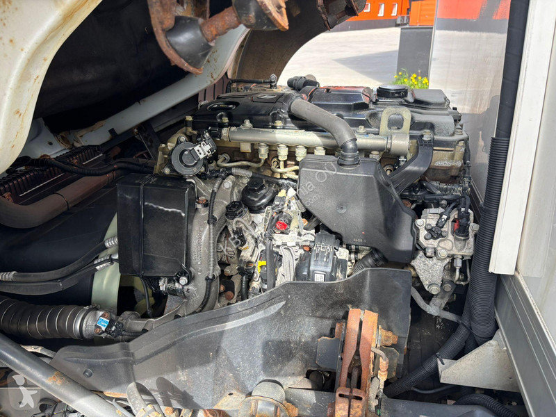 شاحنة Mercedes 818 4x2 THERMOKING V600 MAX