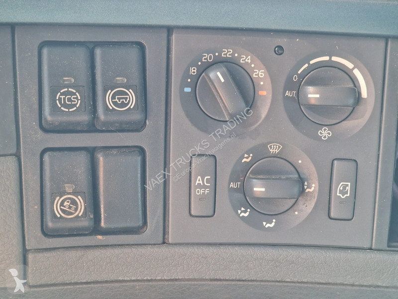 شاحنة Volvo 460 Berdex 3 deck livestock -...