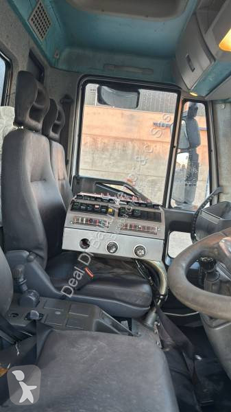 آلة لصيانة الطرق Iveco