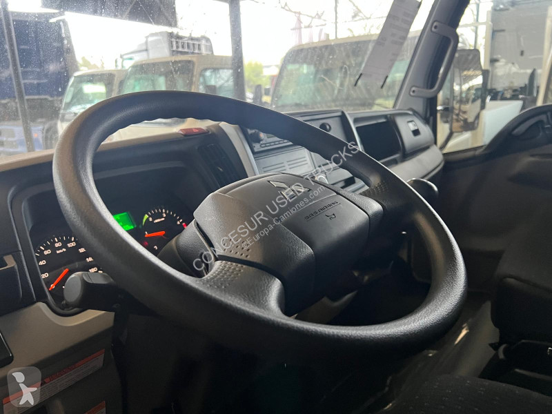 شاحنة Fuso 3.6 Ton 3C15 Paquetero con trampilla