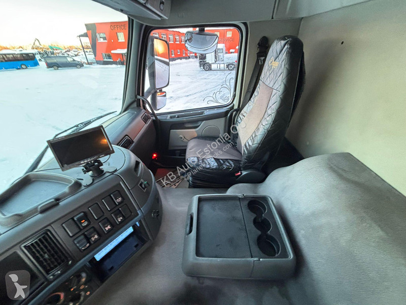 شاحنة Volvo FM 300 6x6 FOR SALE AS CHASSIS / OY...