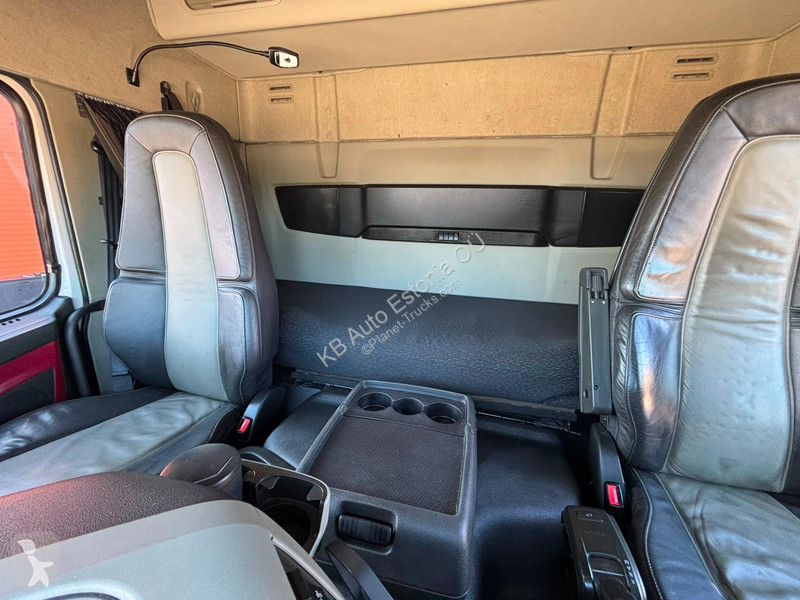 شاحنة Volvo 330 4x2 BOX L=7647 mm