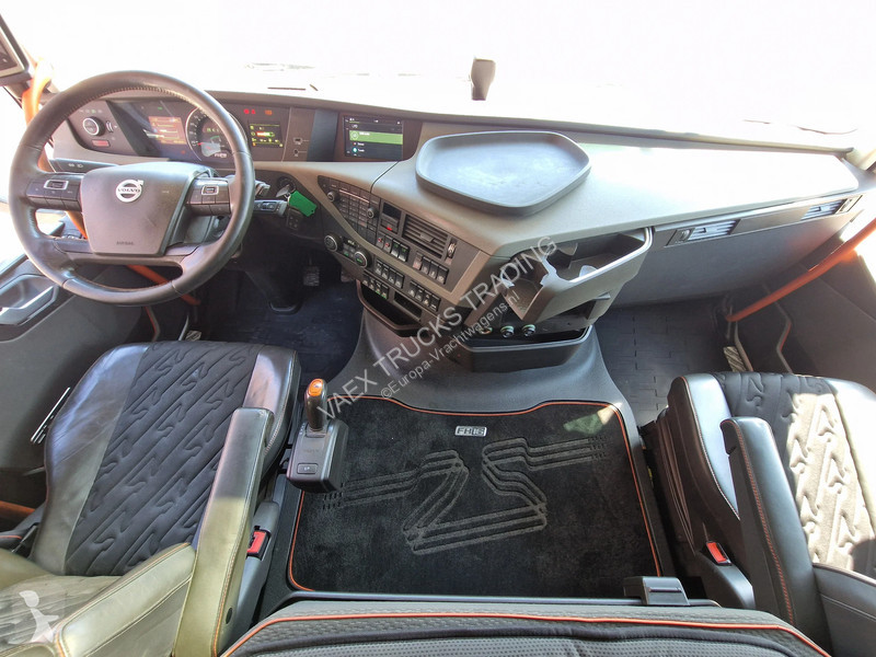 شاحنة Volvo 16750 Globetrotter 8x4*4 - Chassis...