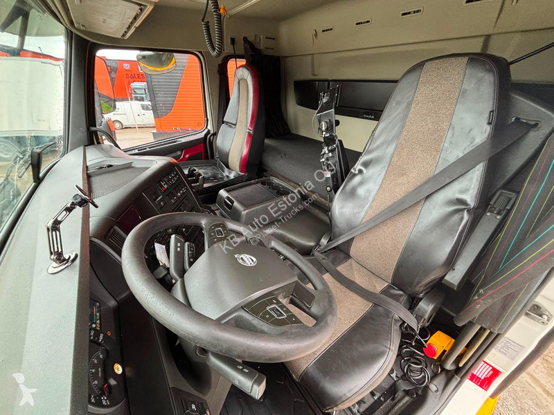 شاحنة Volvo 540 8x4*4 BOX L=6271 mm