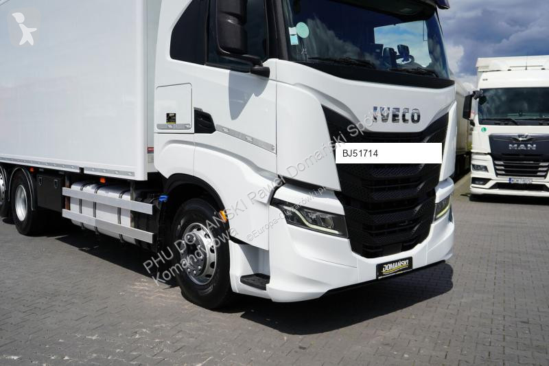Ciężarówka Iveco / 420 / E 6 / KONTENER + WINDA...