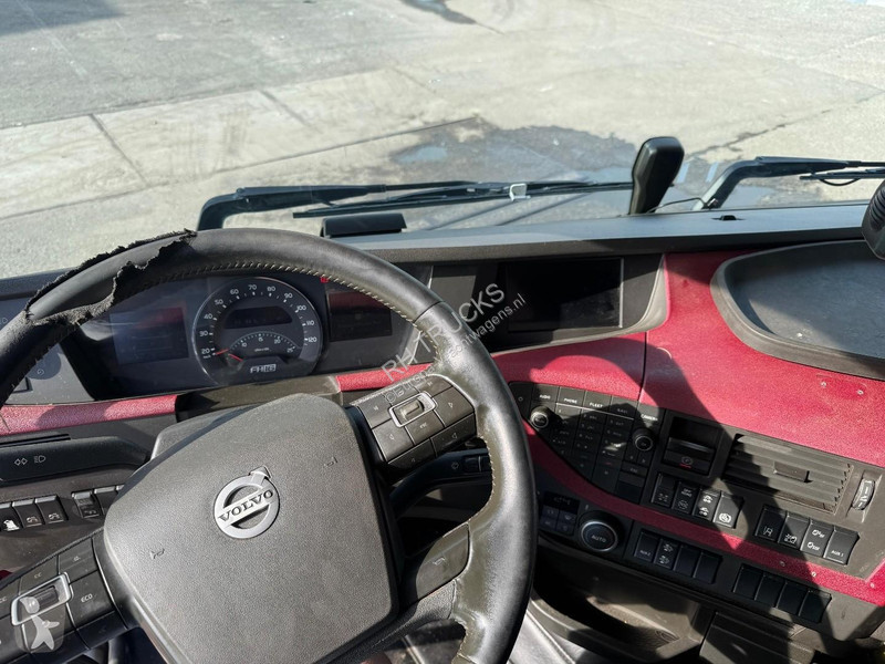 شاحنة Volvo 16750 6X4 EURO 6 + EPSILON S260Z +...