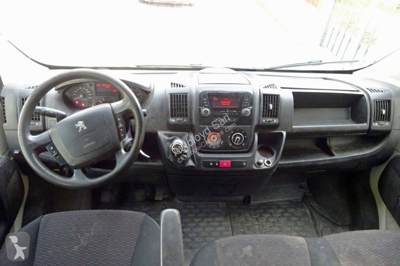 Camion Peugeot BOXER 2,2 HDI 130 7 PLACES