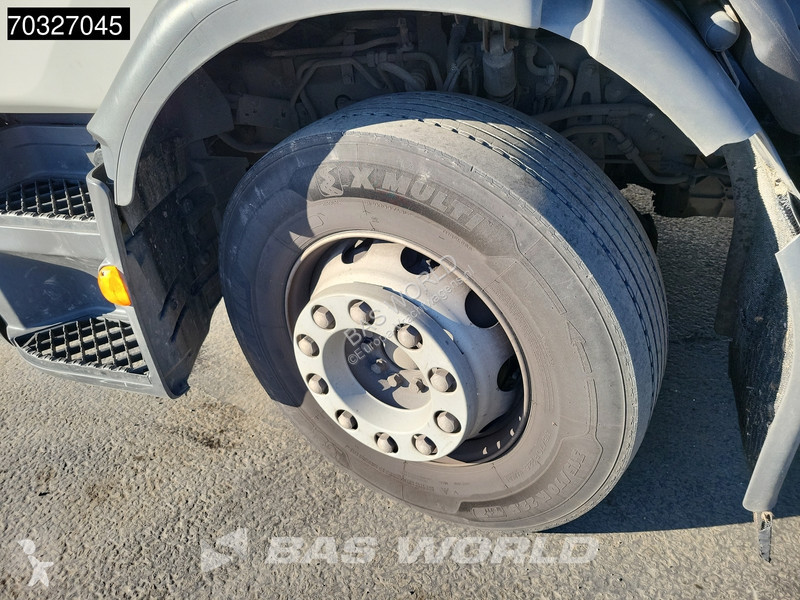 شاحنة Volvo 320  4X2 19t chassis 550cm Radstand...