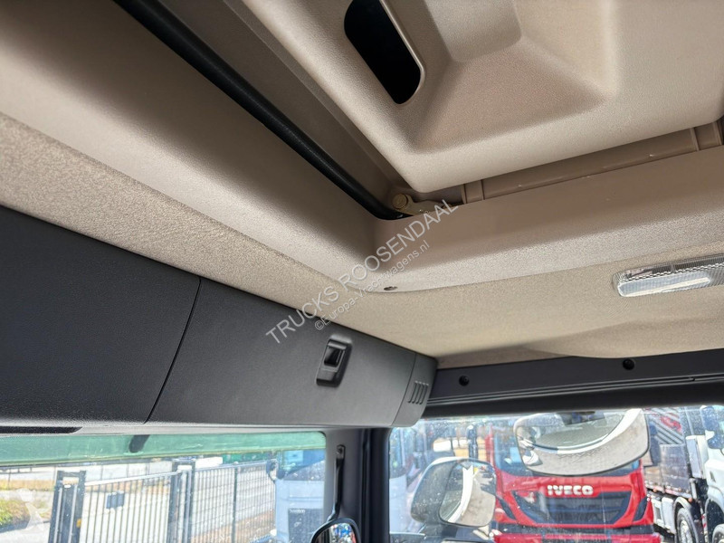 شاحنة Scania P230 + 3 PEDAS + 19t + OADIFT 1500 KG