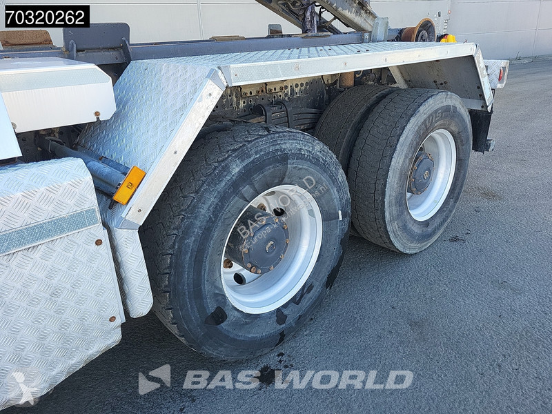 Vrachtwagen Mercedes 3251 8X4 25tons hooklift...