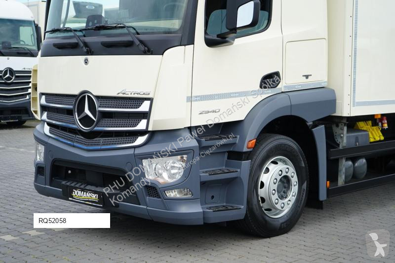Vrachtwagen Mercedes / TANDEM