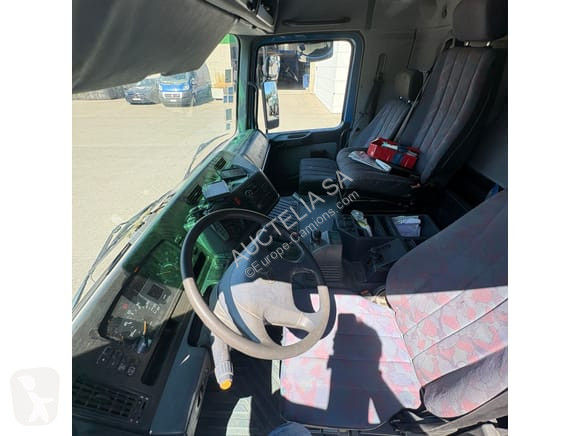 Vrachtwagen Mercedes 3340