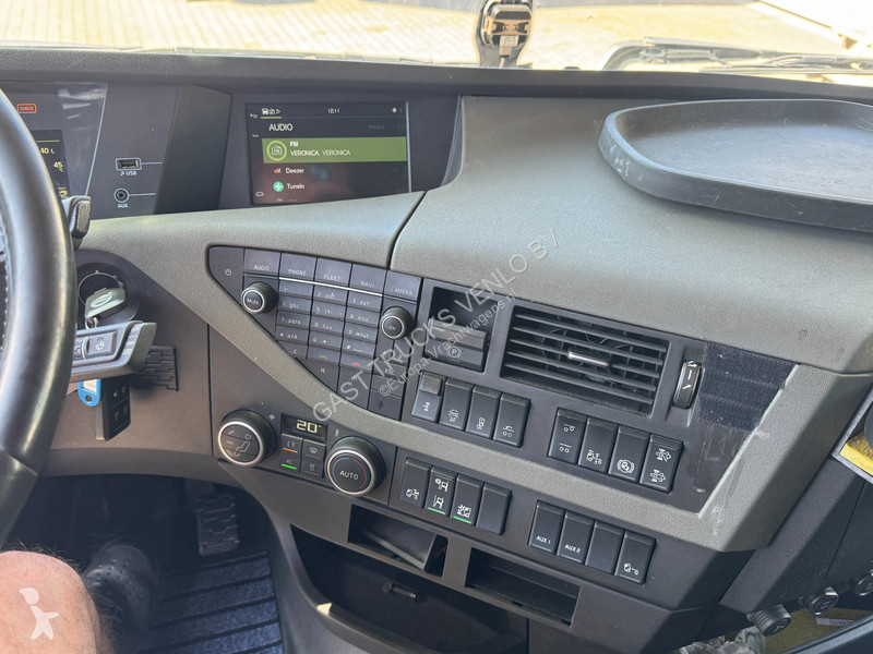 Camión Volvo 16750 6x2 Retarder Globetrotter WB...
