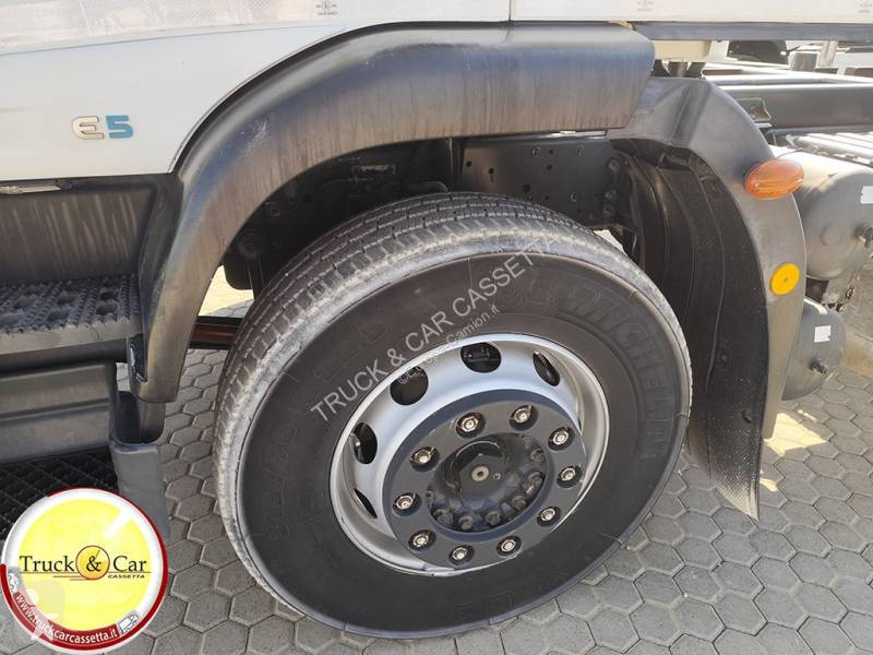 Camión Iveco 180 E 30