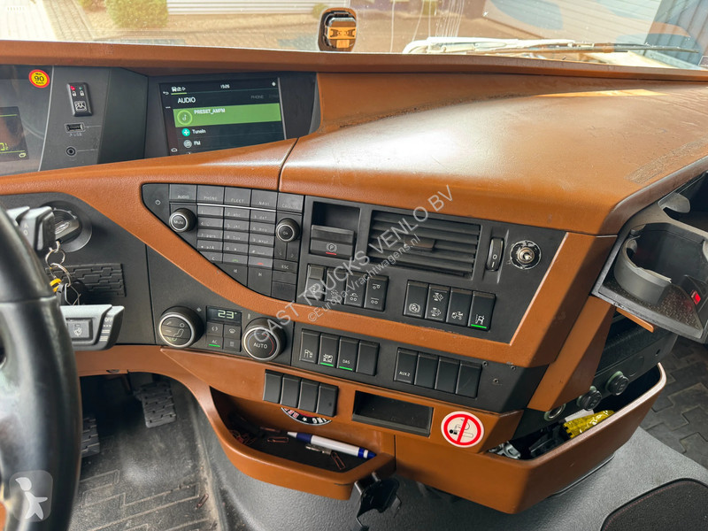 Volvo 500 6x2*4 WB 4.80 Globetrotter VIN KA truck