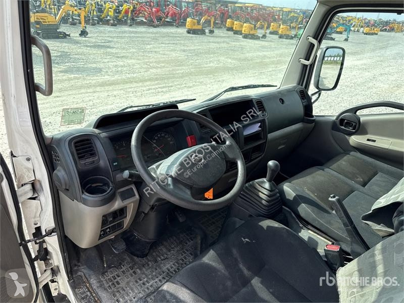 Camion Nissan Isoli PNT 230 20.5 m on Nissan...