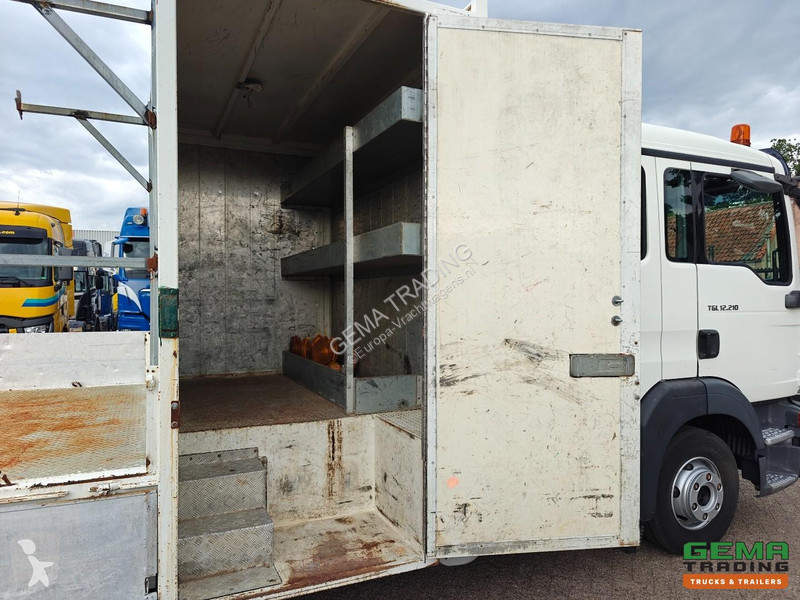 Camião MAN 12.210 4x2 Double Cab (6 persons)...