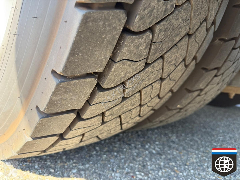 شاحنة Volvo DUO TEMP / Tail lift - new tires -...