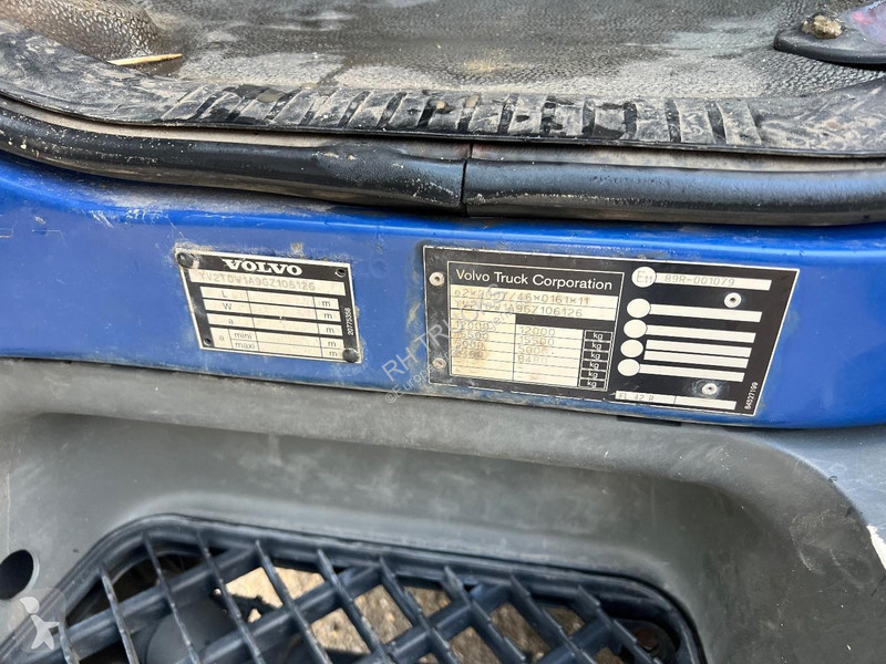 Kamion Volvo 240 4X2 EURO 6 + BAR LIFT 1500 KG