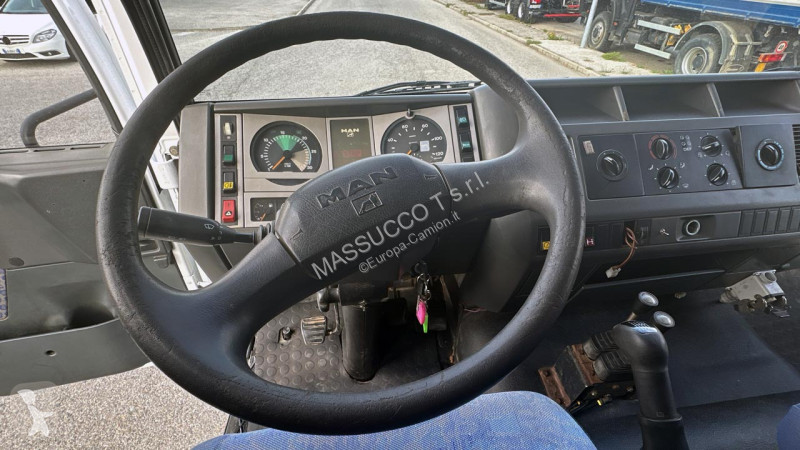 MAN LE280B 4x4 truck