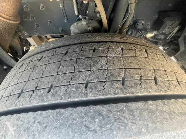 Nyergesvontató Volvo 460