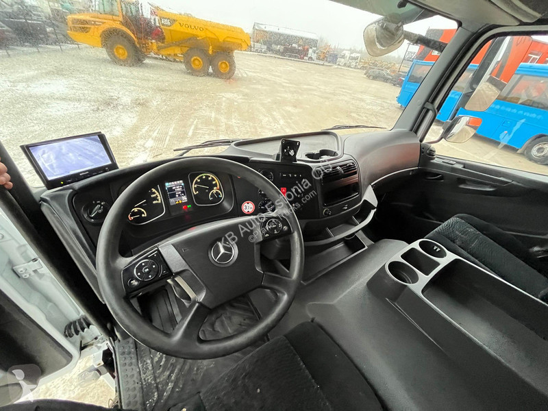 Kamion Mercedes 1527 4x2 LUMIKKO / BOX L=7471 mm